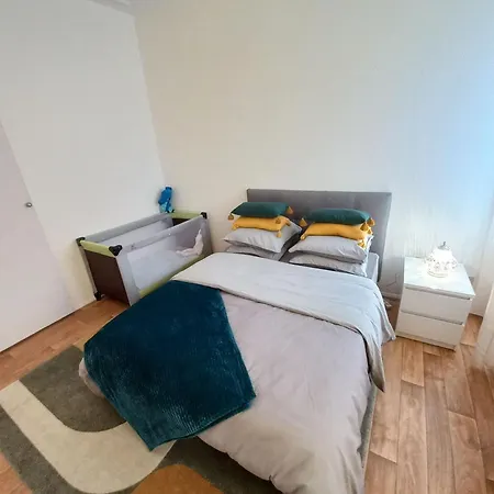 公寓 Charming Duplex In Heart Of *