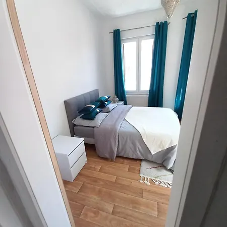 Charming Duplex In Heart Of *