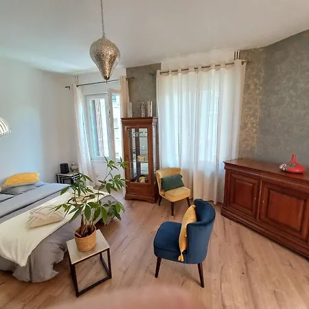 Charming Duplex In Heart Of